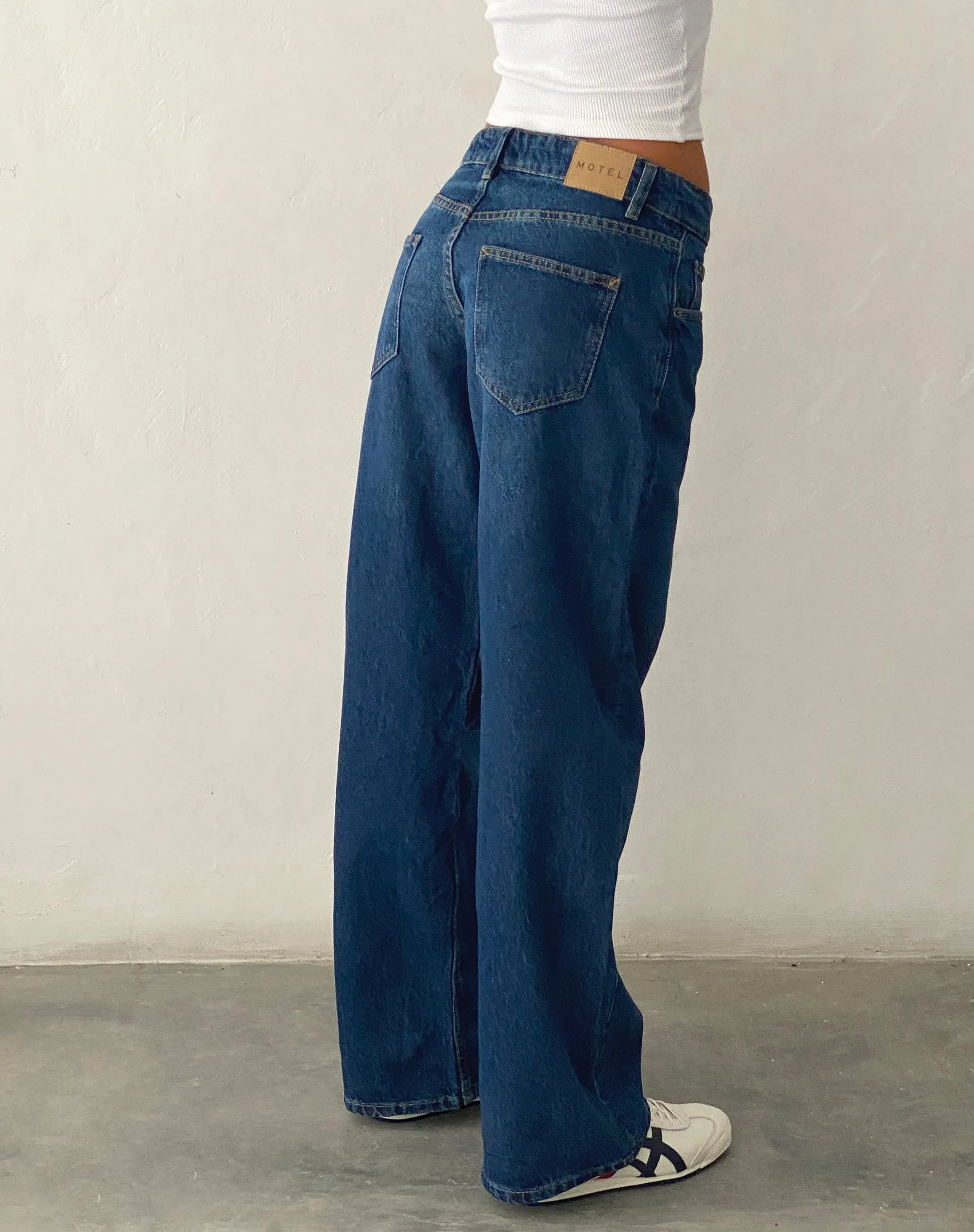 Low Rise Parallel Jeans in Mid Blue Used