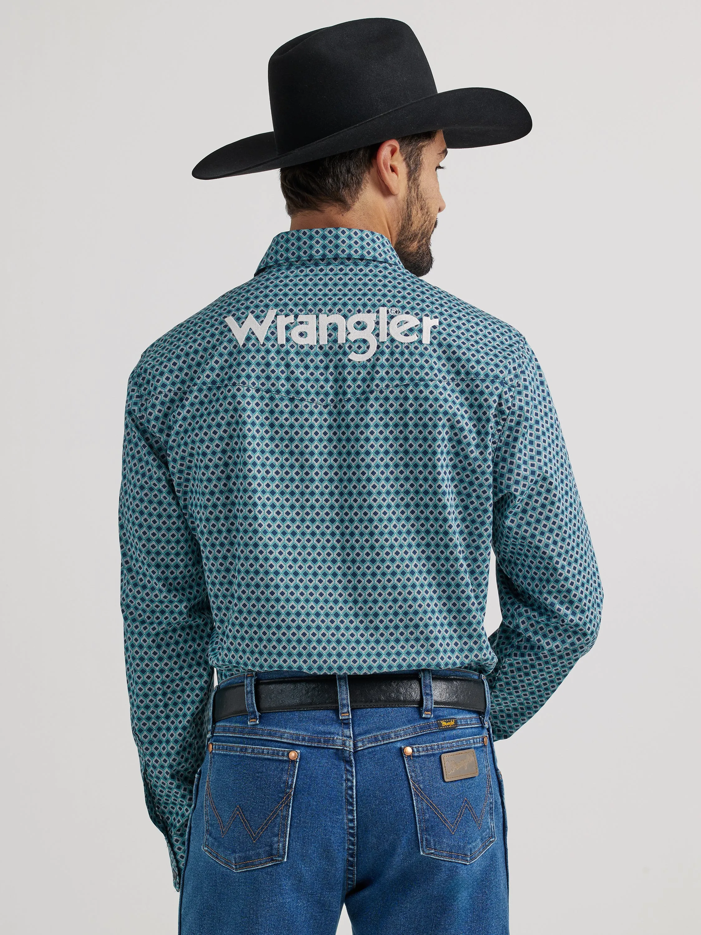 Wrangler Men's Logo Long Sleeve Button Down Shirt